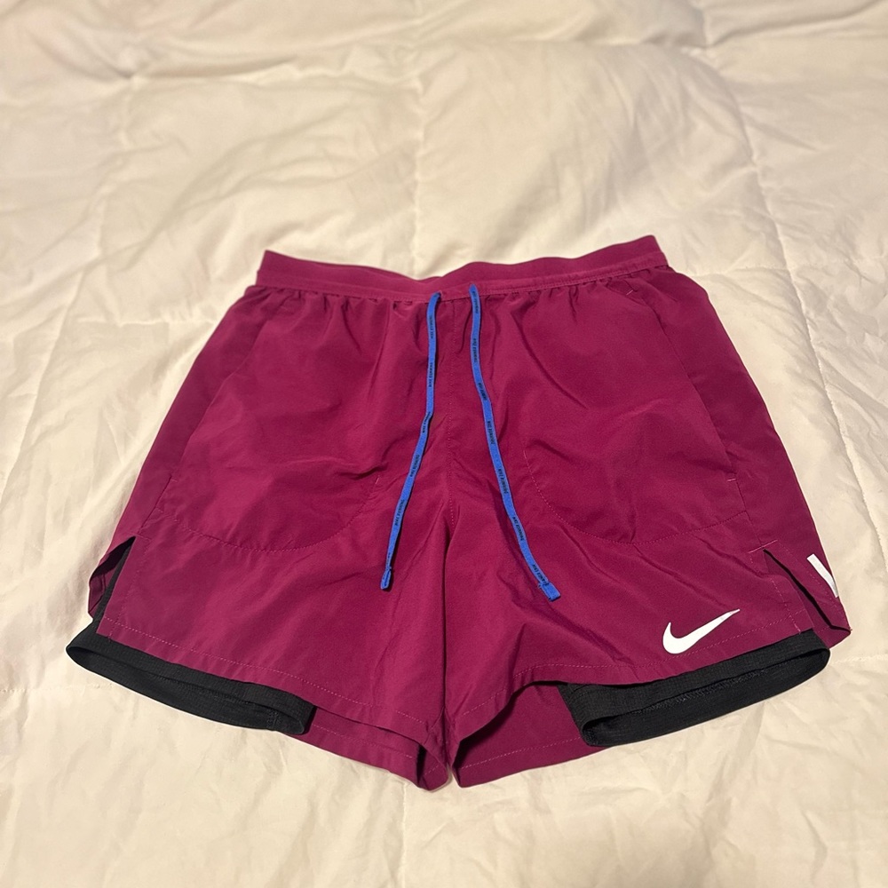 Nike Men’s 2-in-1 5 Inch Shorts Size Small Purple Fuchsia